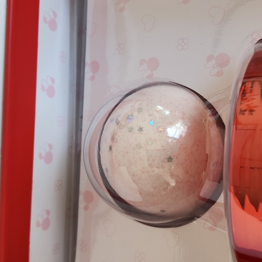 The Creme Shop Disney Red Sweetheart Spa Collection. Limited Edition - Picture 6 of 7